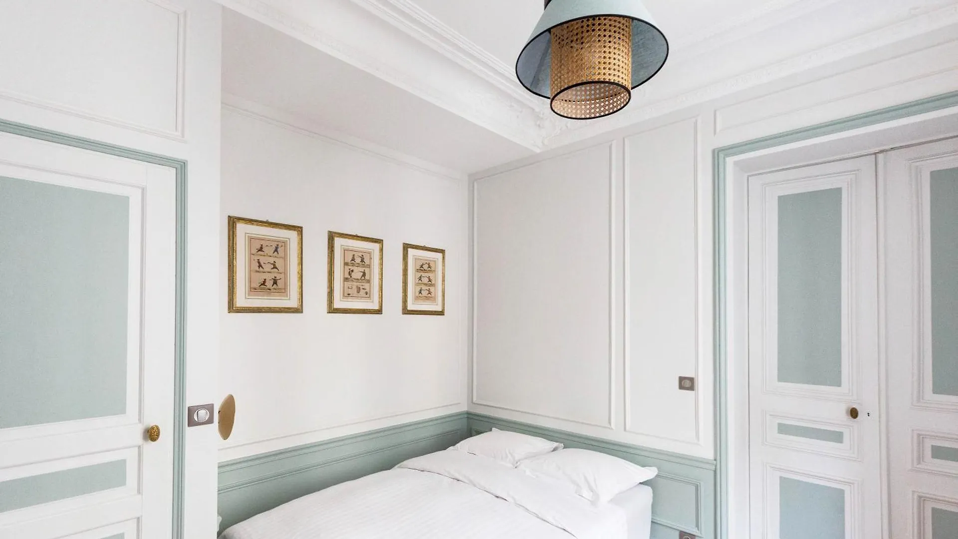 Veeve - Classical Features In The 9Th Paris Apartamento
