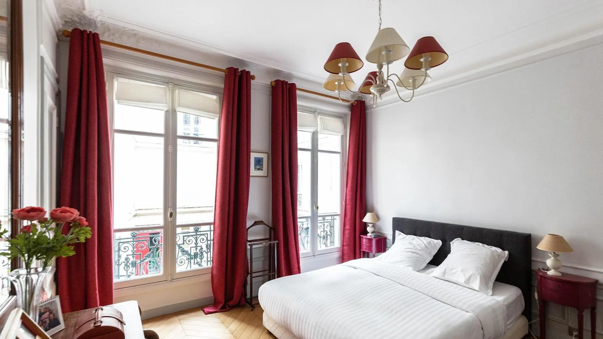 Veeve - Classical Features In The 9Th Paris