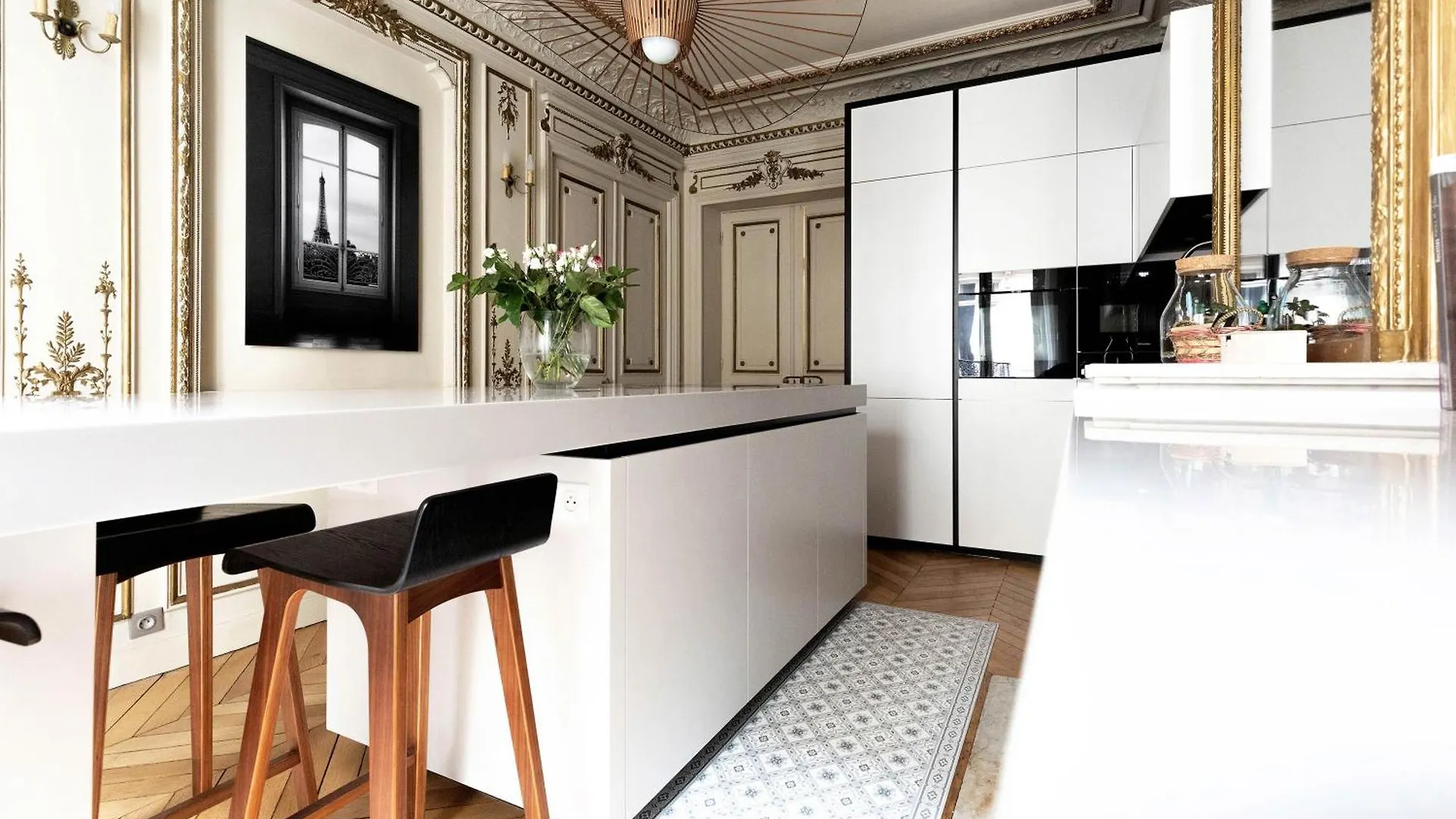 Veeve - Classical Features In The 9Th Paris 0*,