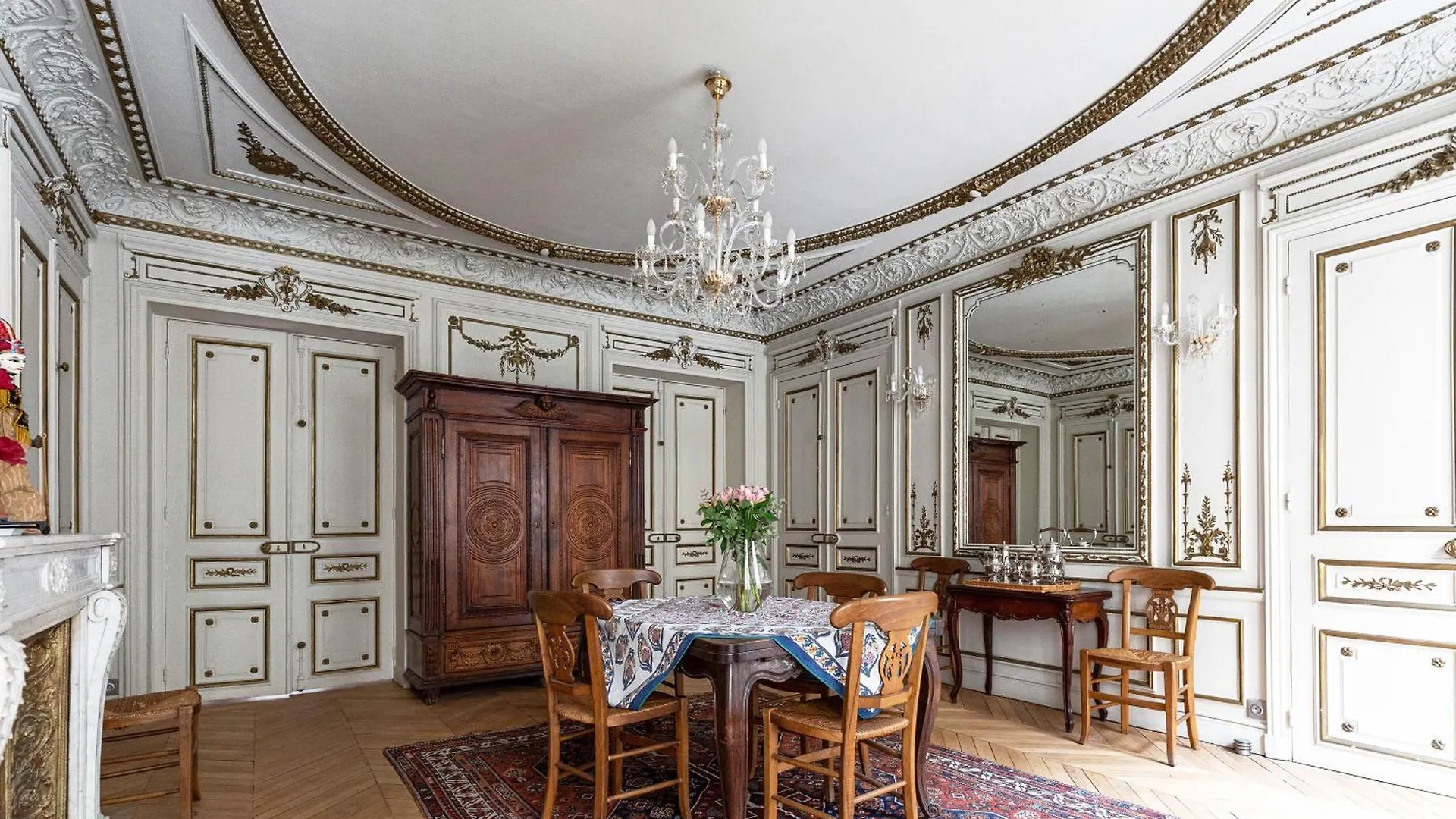 Veeve - Classical Features In The 9Th Paris França
